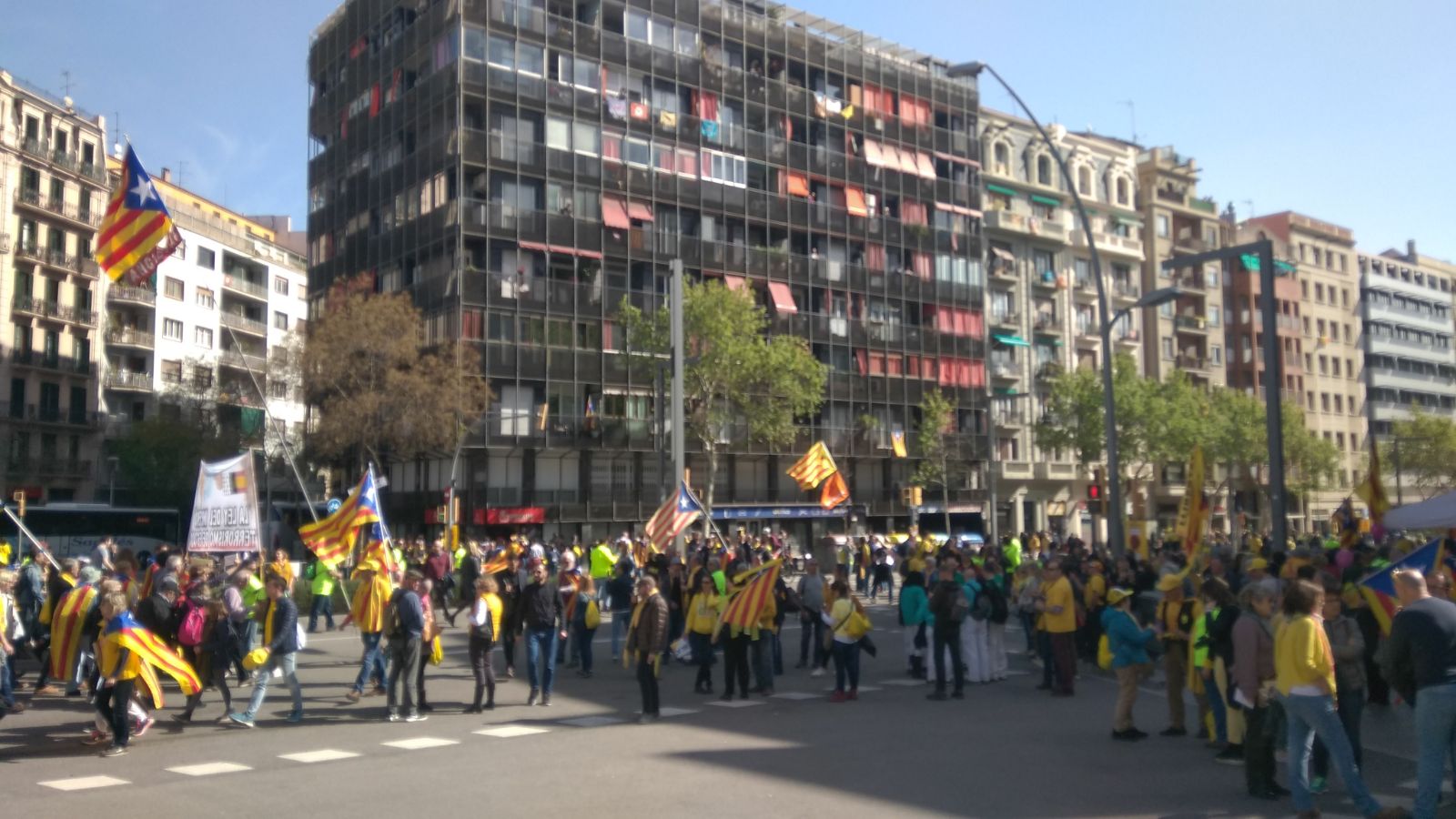 Instantes previos a la manifestación por la libertad de los políticos soberanistas en Barcelona.