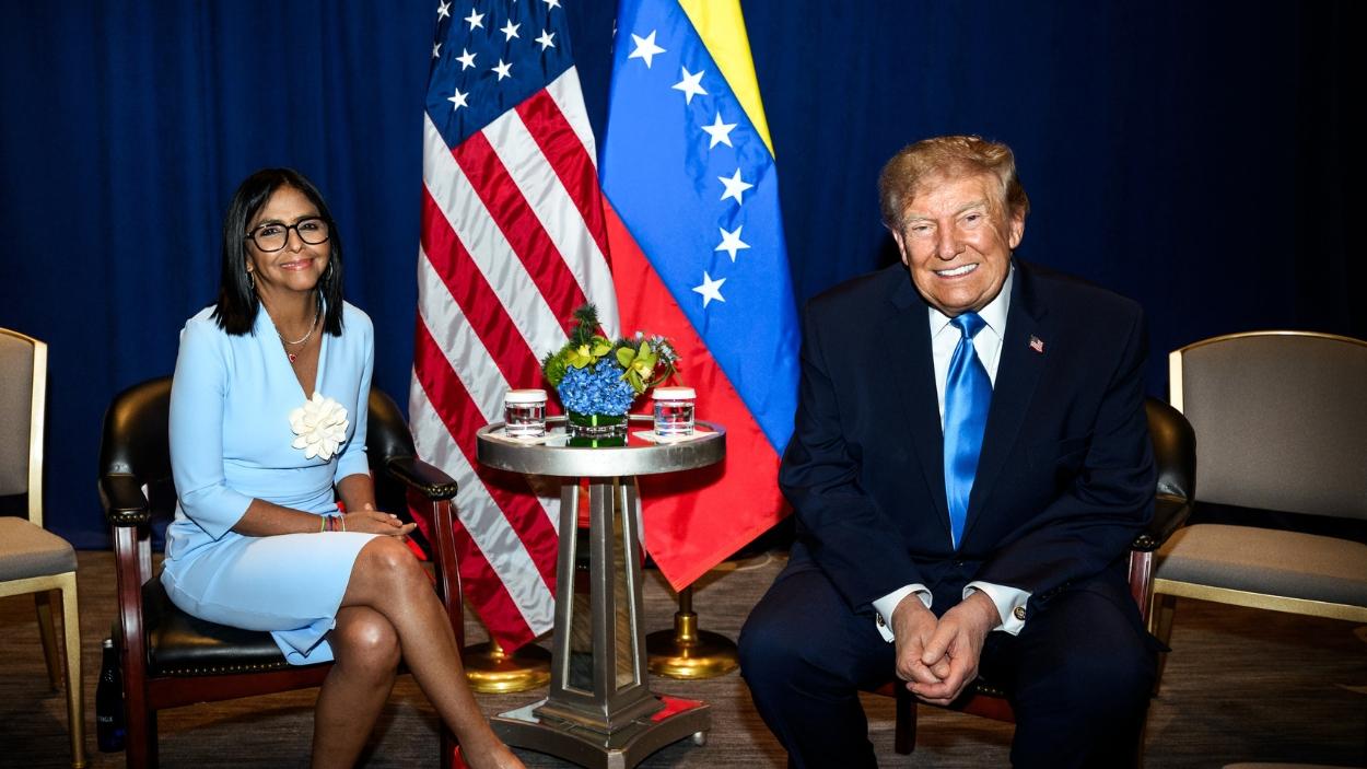 La presidenta encargada de Venezuela, Delcy Rodríguez, y el presidente de EE.UU, Donald Trump, reunidos en la Asamblea General de la ONU. EP.