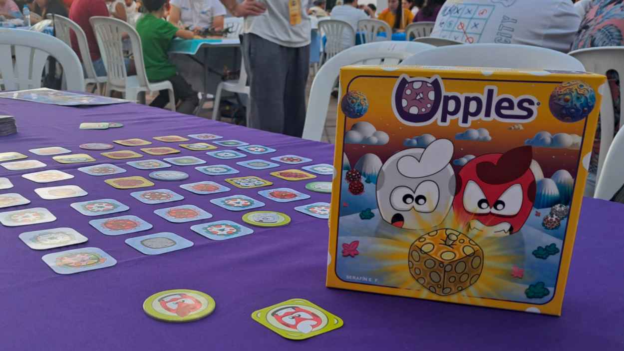 Upples: probamos el juego de mesa que combina estrategia, lógica y diversión para toda la familia