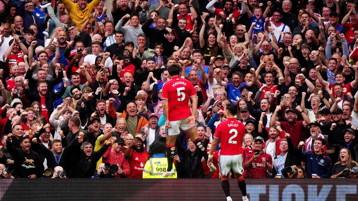 Harry Maguire celebrando un tanto del Manchester United durante un partido de Premier League. EP.