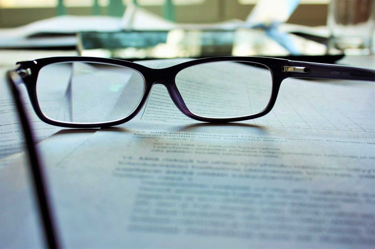Unas gafas sobre unos apuntes de estudio