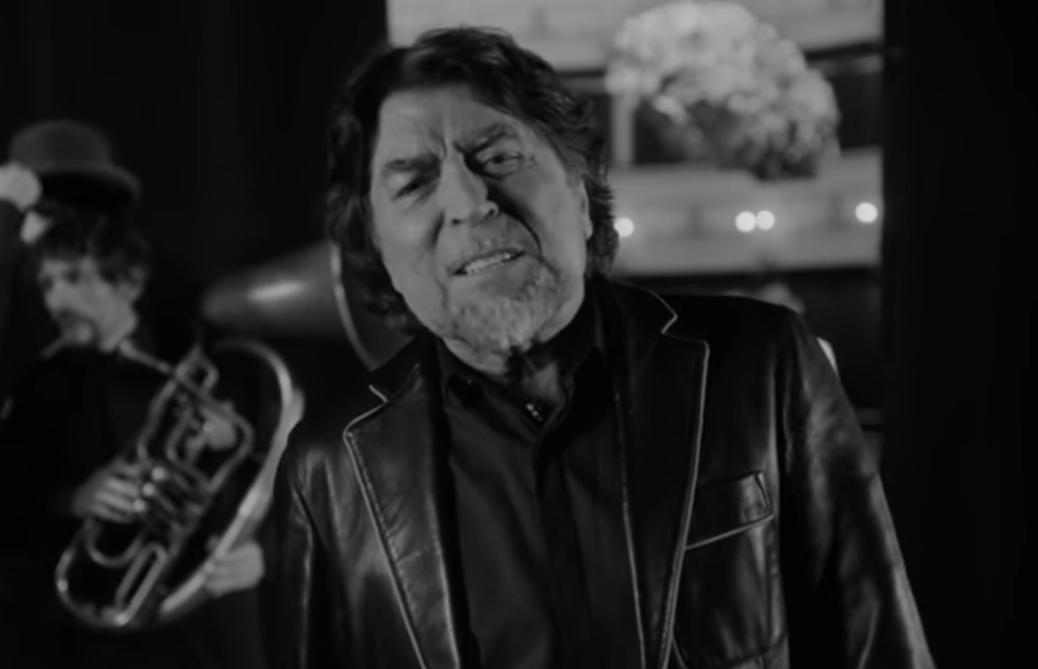El cantautor Joaquín Sabina en una imagen del vídeo oficial 'Lo niego Todo' 