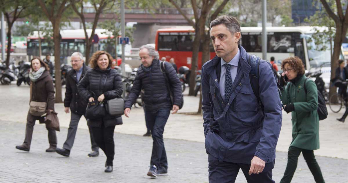 El fiscal Emilio Sánchez Ulled llega a la Ciutat Judicial donde la Audiencia de Barcelona juzga a los saqueadores confesos del Palau de la Música. 