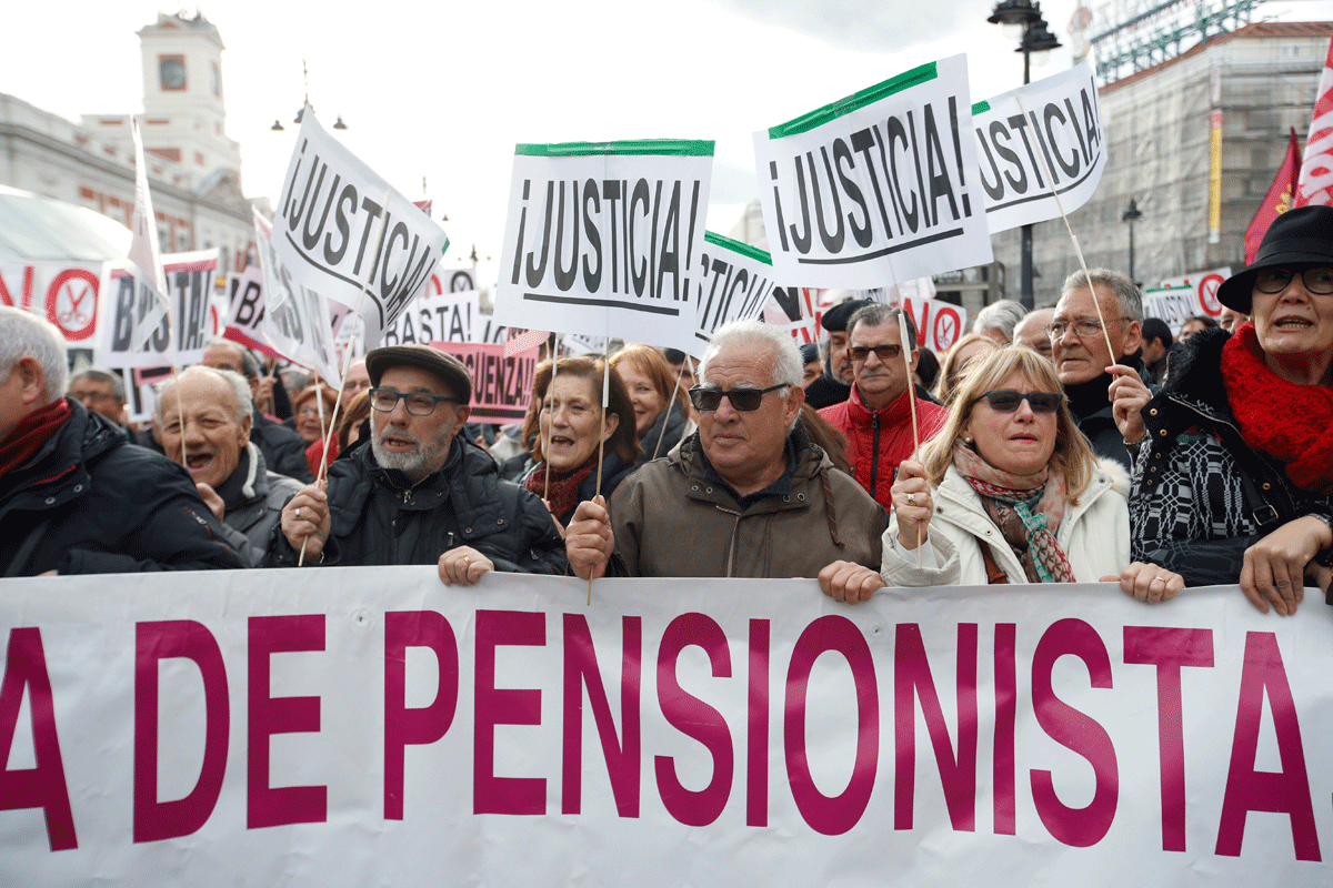Cabecera de una manifestación convocada por la Coordinadora Estatal por la Defensa del Sistema Público de Pensiones, en Madrid.