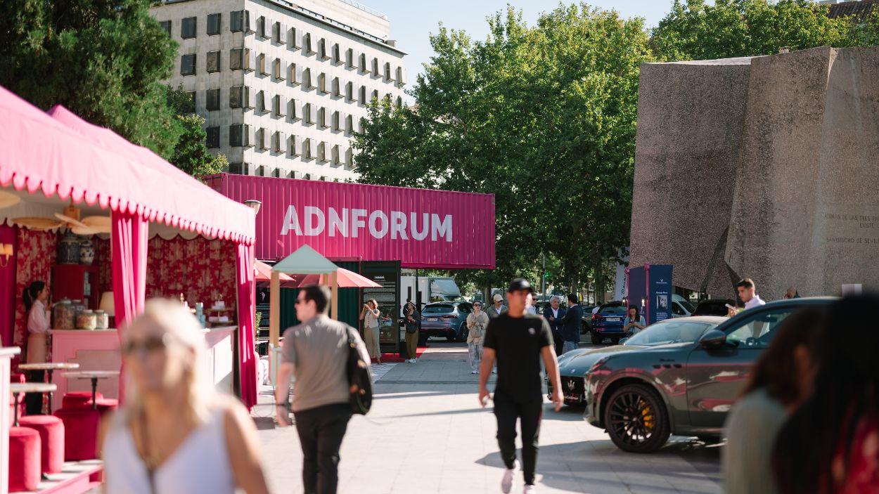 ADN Fórum 2026 convierte la plaza de Colón en una exposición gratuita este fin de semana. 