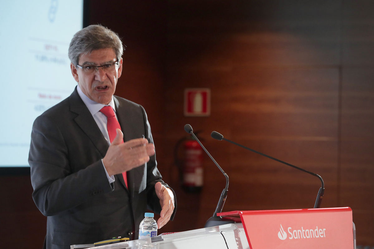El consejero delegado del Banco Santander, José Antonio Álvarez, presenta los resultados del primer trimestre del año