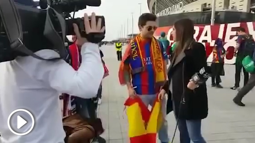 Una reportera de Barça TV obliga a un aficionado a esconder la bandera ...
