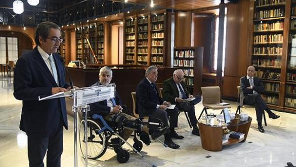 José Luis Villar presenta su libro en el Parlamento andaluz José Luis Villar presenta su libro en el Parlamento andaluz