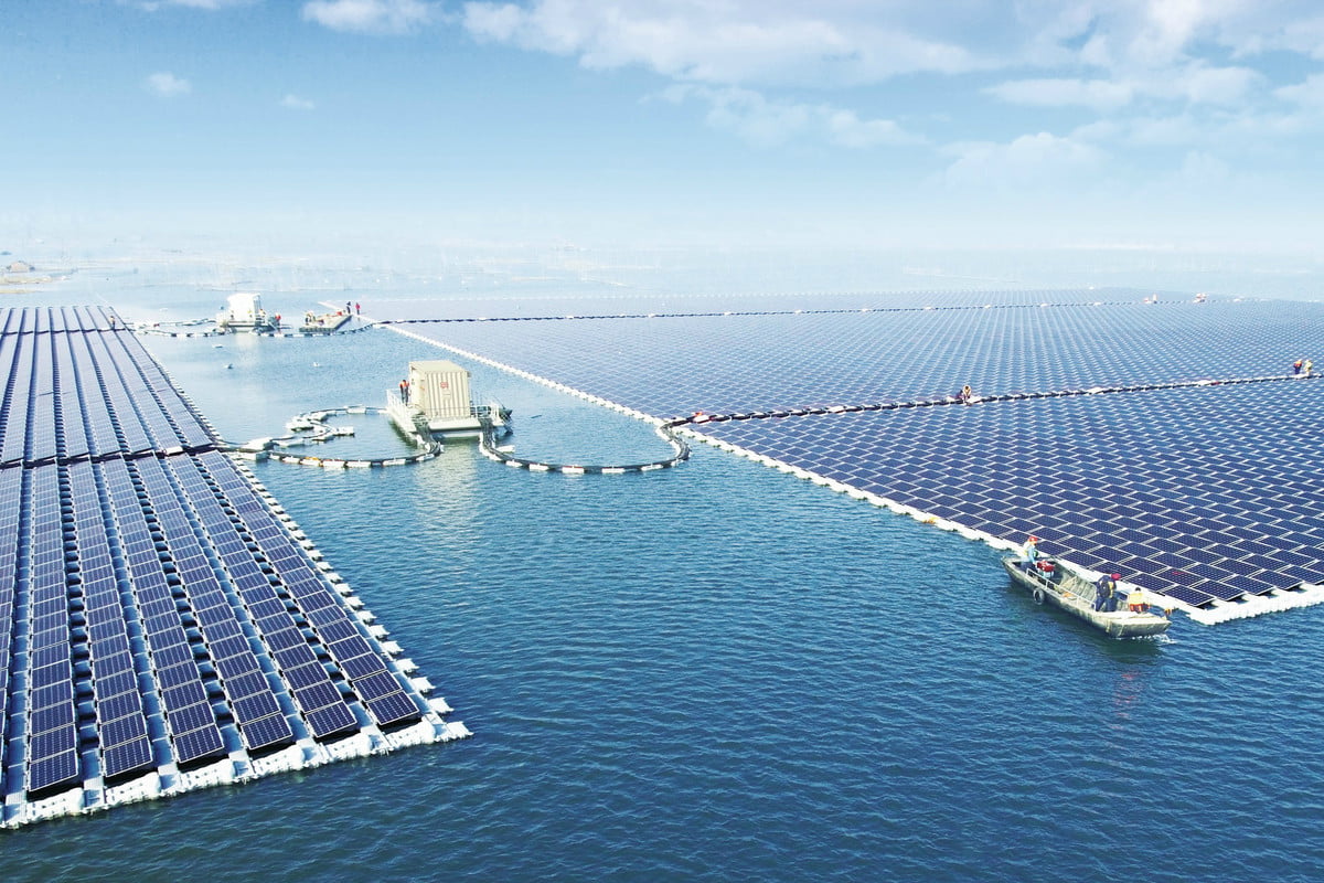 China abre la mayor planta solar flotante