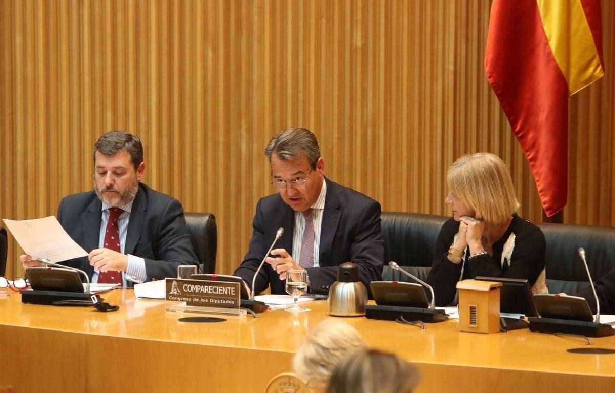  El secretario de Estado de Defensa, Agustin Conde (centro), en el Congreso 