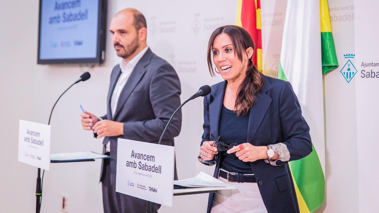 El conseller de la Presidencia, Albert Dalmau, y la alcaldesa de Sabadell, Marta Farrés, en la rueda de prensa posterior a la constitución de la primera Comisión Bilateral entre la Generalitat de Cataluña y el Ayuntamiento de Sabadell. GOVERN