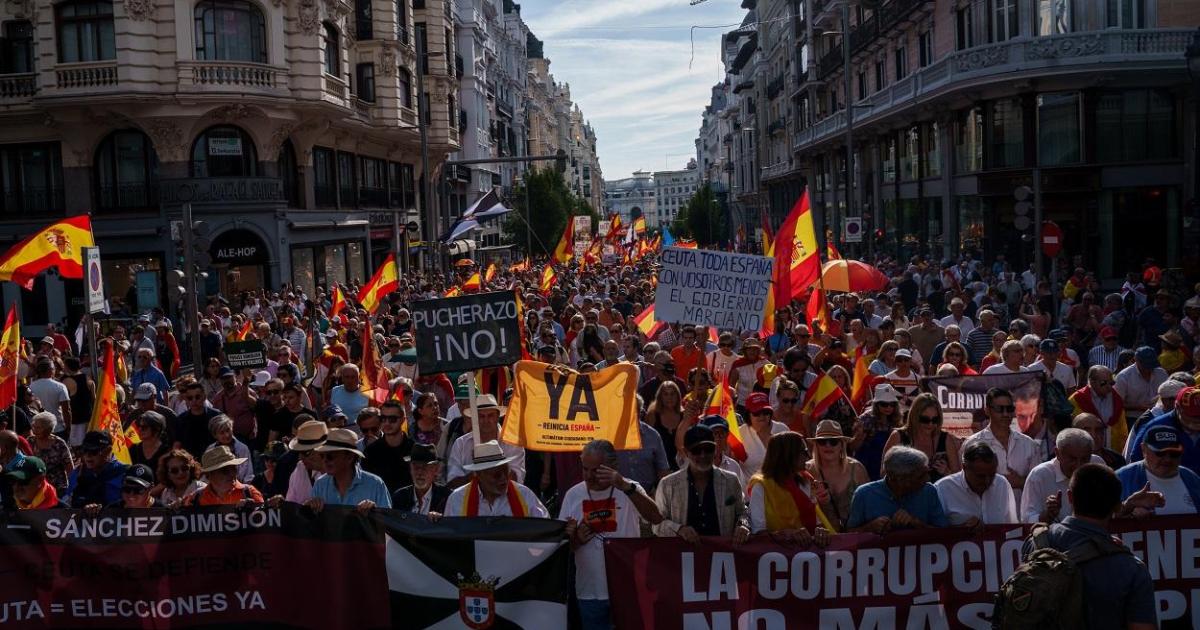 La derecha se queda a medias en su manifestación contra Sánchez por la crisis de Ceuta