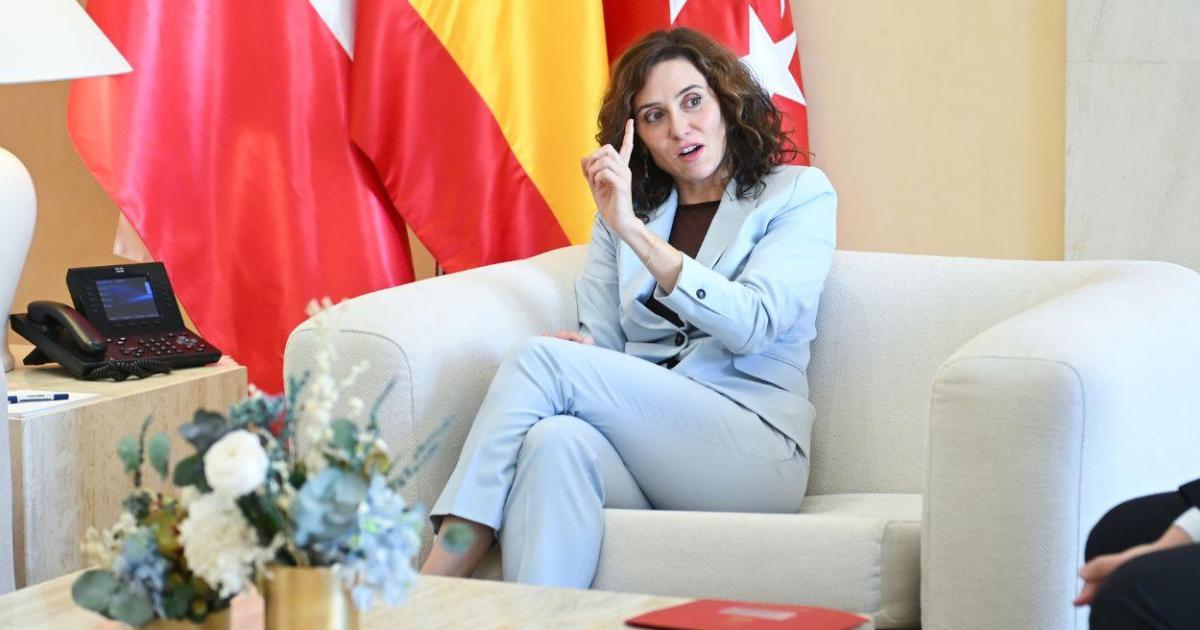 Ayuso estalla tras desvelarse el pasado franquista de su abuelo: «Vergüenza»