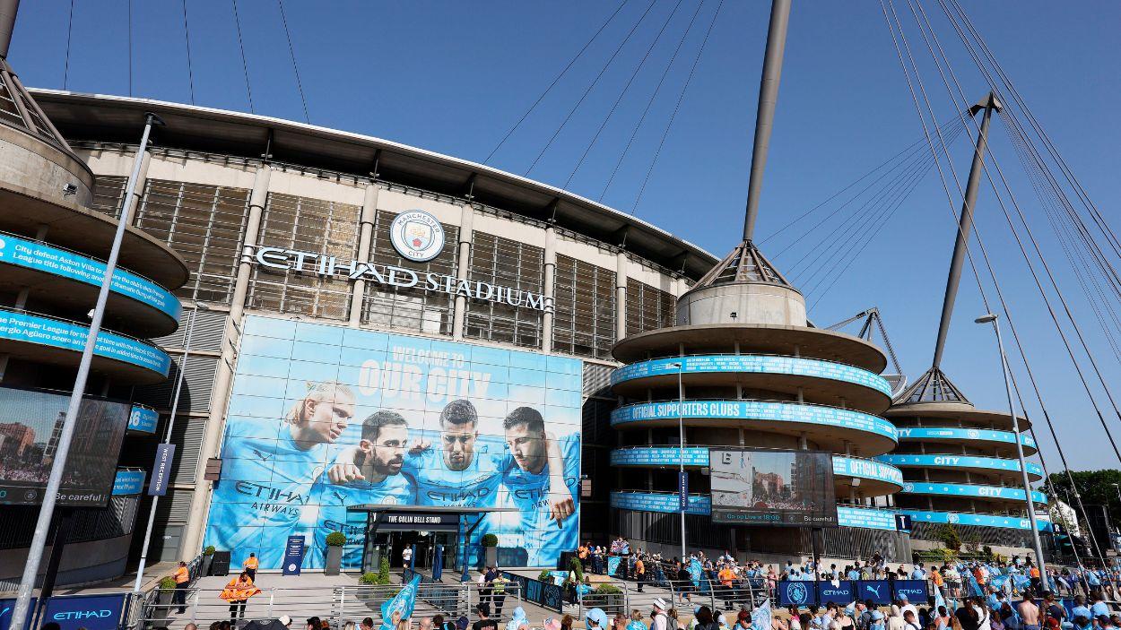Los aledaños del Etihad Stadium de Manchester antes de un partido del Manchester City. Europa Press.