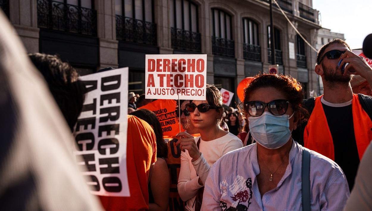 Manifestantes en Madrid contra el desahucio de Maricarmen y la situación del mercado inmobiliario a 26 de septiembre de 2026. EP