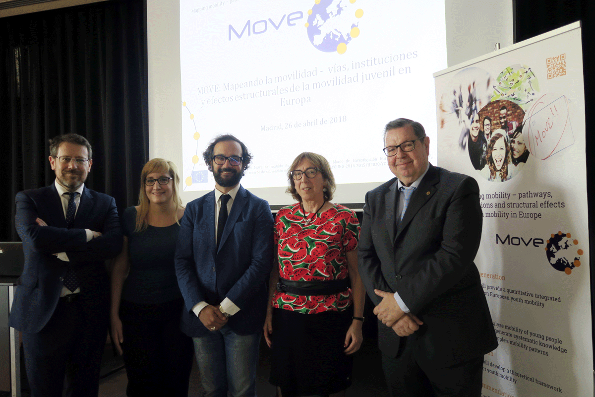 Manuel Mostaza, politólogo y director de Asuntos Públicos de Atrevia; Laura Díaz y Javier Lorenzo, investigadores principales del equipo español de MOVE; María de los Ángeles González Encinar, vicedecana de Relaciones Internacionales, Cooperación y Movili