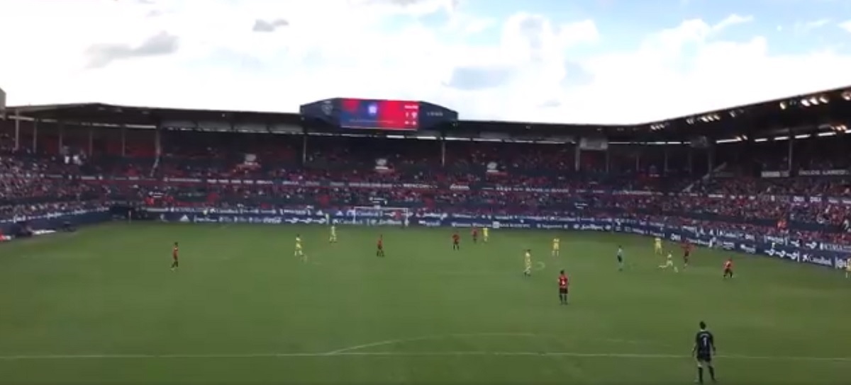 El Estadio del Osasuna apoya a la víctima de La Manada