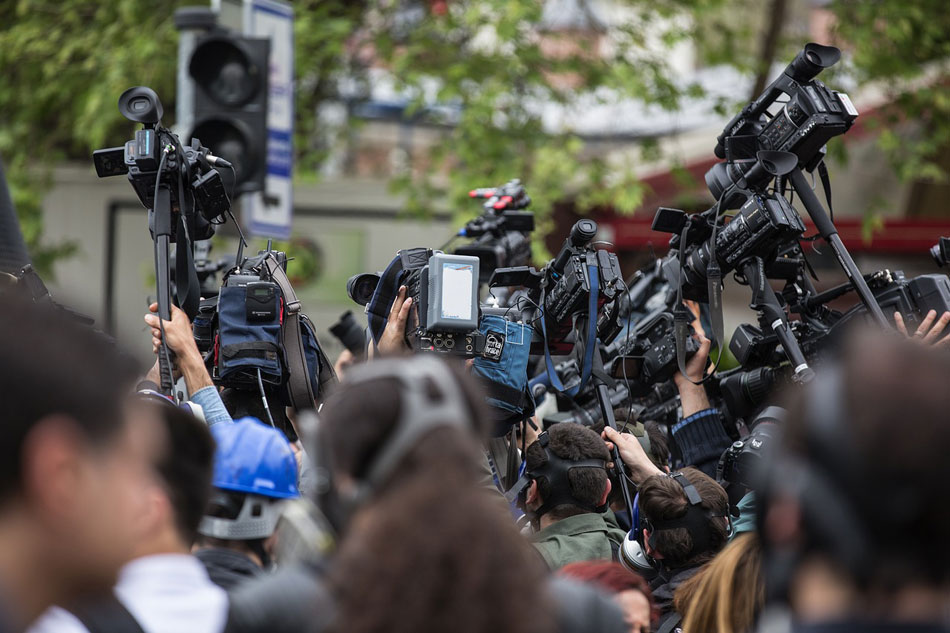 Cámaras y periodistas en una rueda de prensa