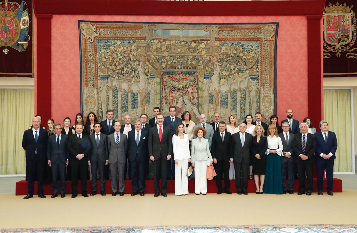 Los reyes y asistentes al acto de presentación del Diccionario Biográfico Electrónico (DBE) en el Palacio de El Pardo