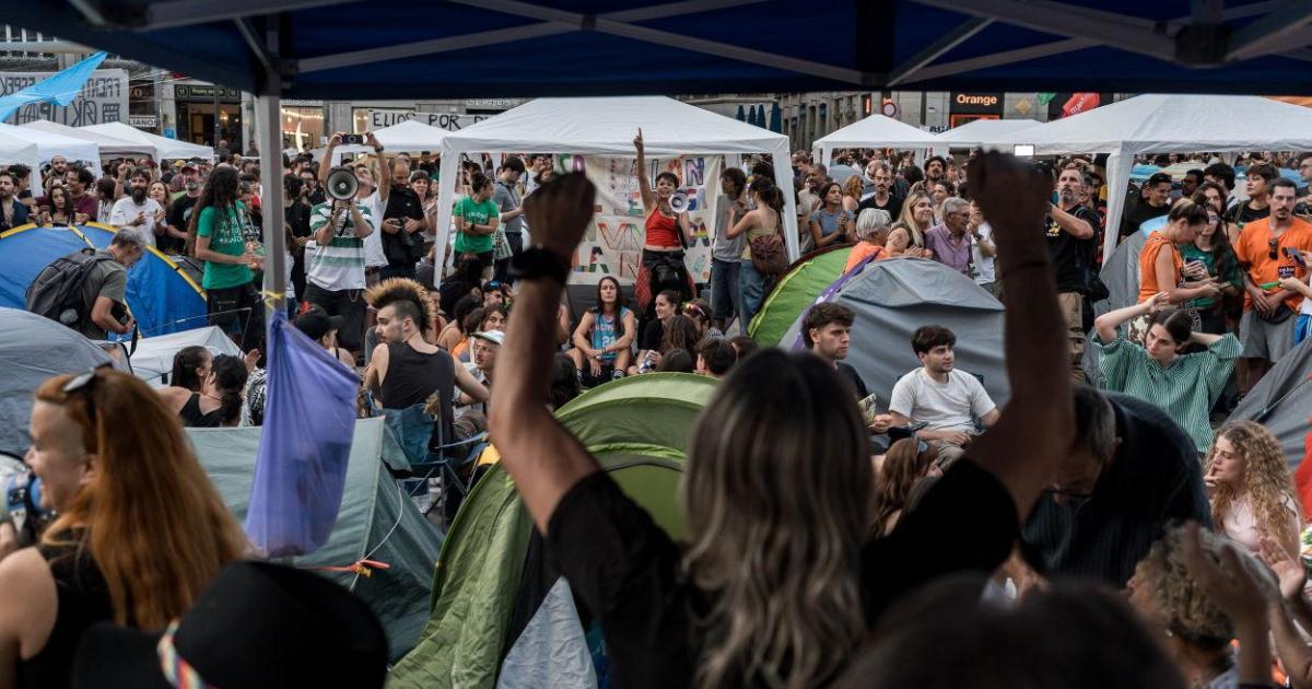 el Gobierno se parte y los manifestantes advierten de que no cederán