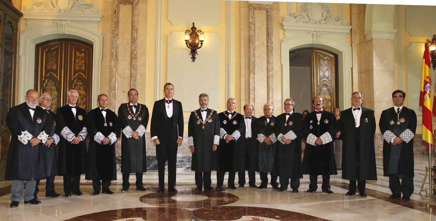Felipe VI con los miembros de la Sala de Gobierno del Tribunal Supremo en una imagen de archivo.