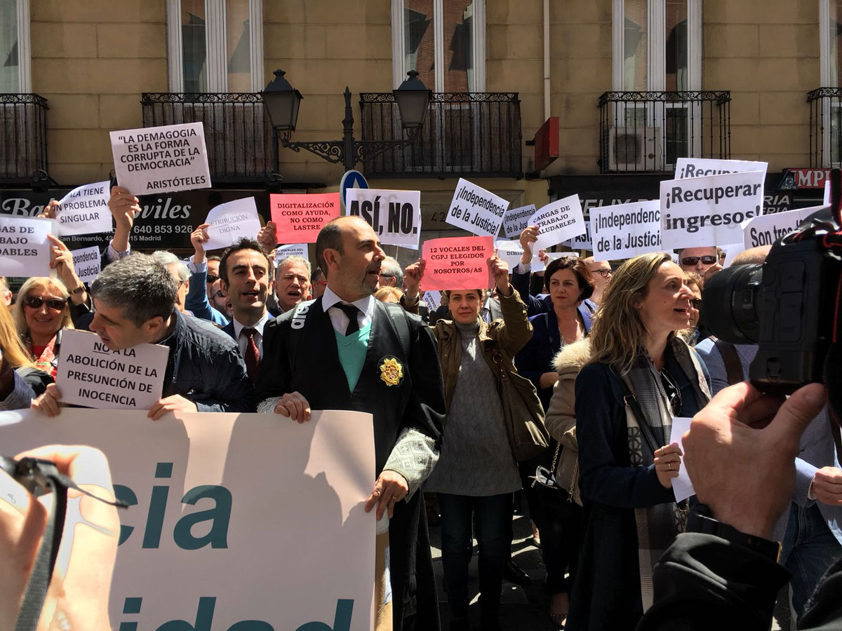 Manifestación de jueces y fiscales frente al Ministerio de Justicia en Madrid