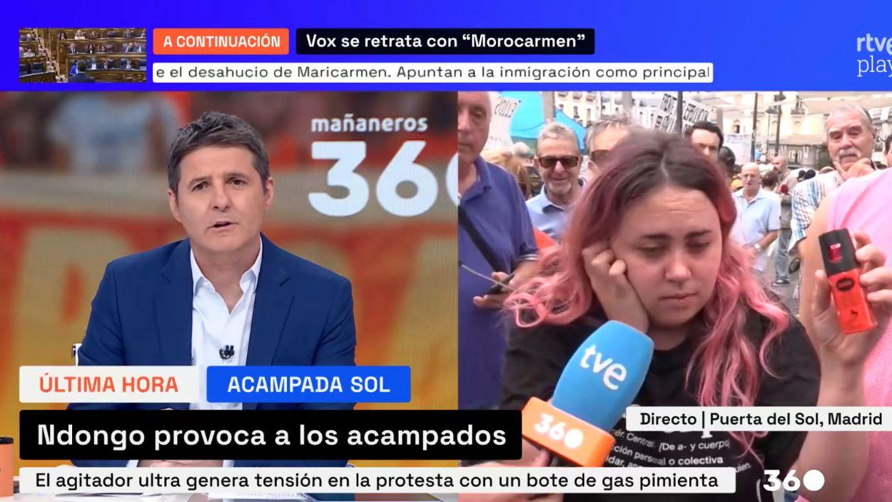 Manifestantes enseñando el bote de spray pimienta en 'Mañaneros 360'. RTVE. 