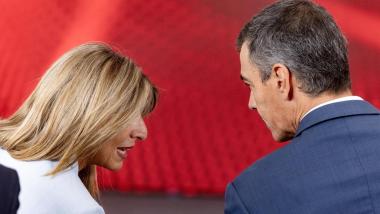 El presidente del Gobierno, Pedro Sánchez, y la vicepresidenta segunda y ministra de Trabajo, Yolanda Díaz, durante la presentación del acto ‘IA360 plan para un despliegue responsable de la IA’, en La Moncloa. EP.
