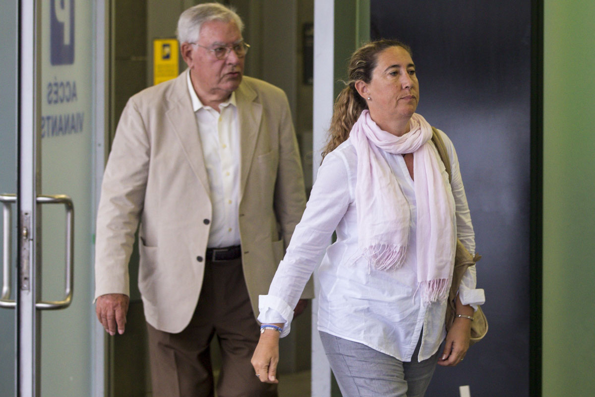 La exdirectora Financiera del Palau de la Música , Gemma Montull (d), acompañada de su padre, el exdirector del Palau, Jordi Montull