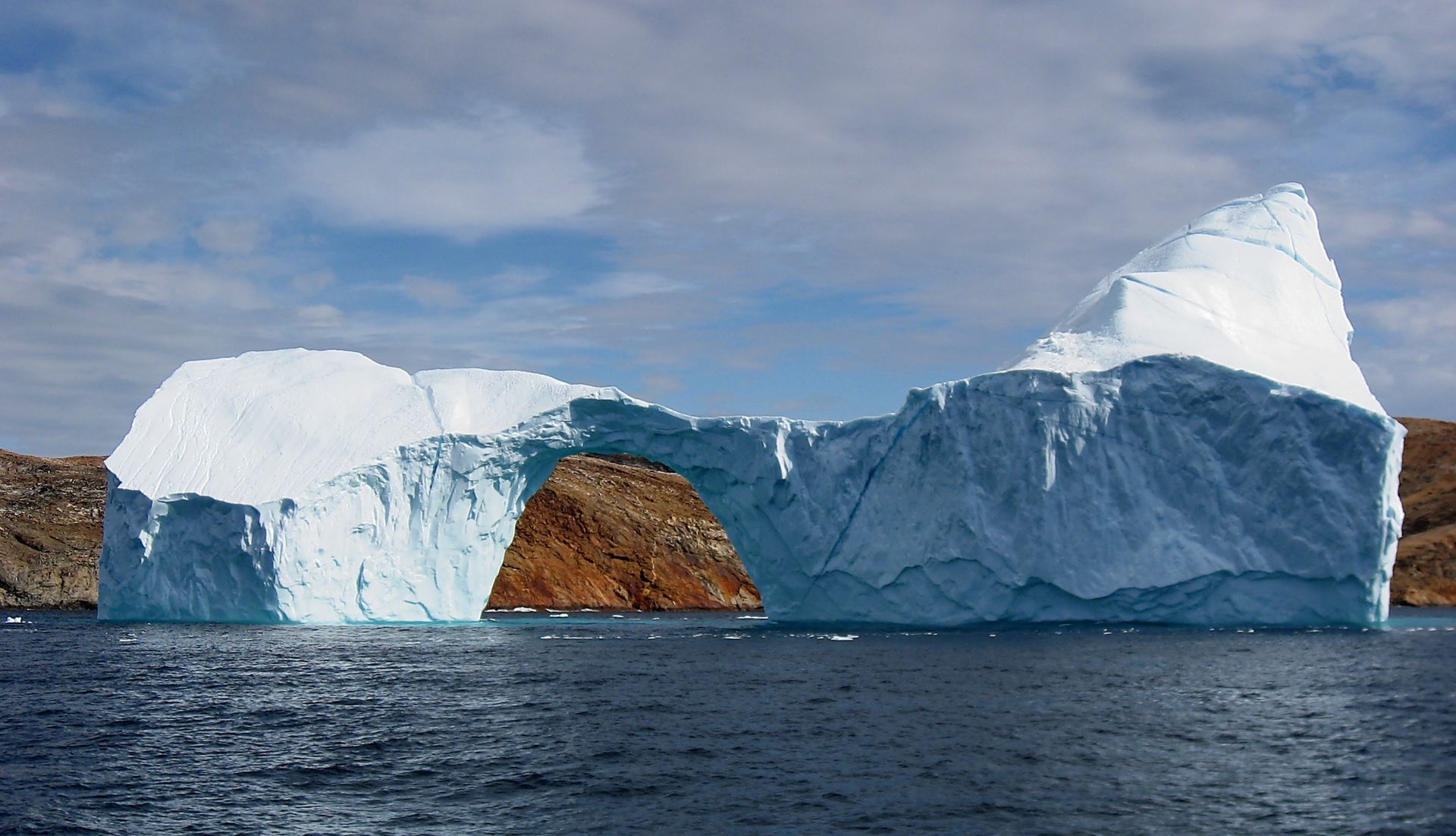Un iceberg desgajado del continente antártico. Foto: Kim Hansen