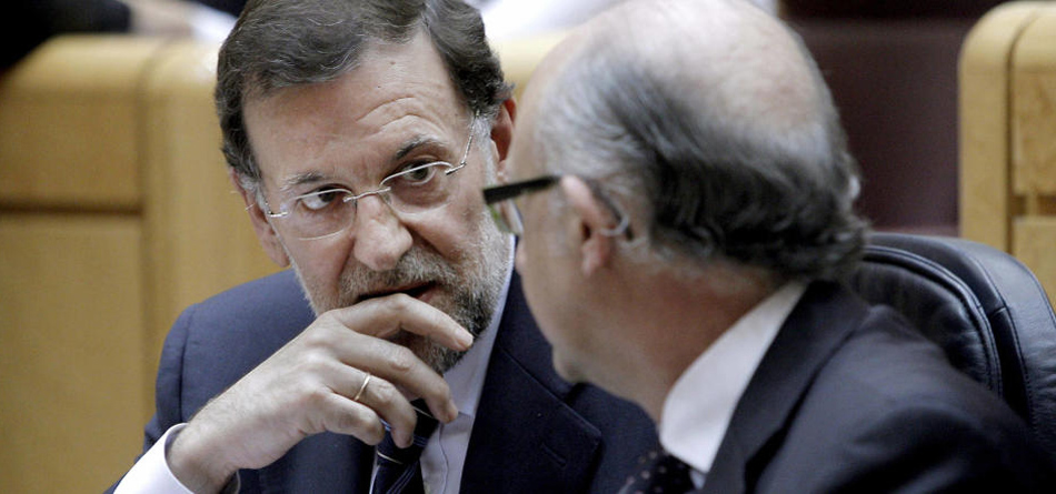 El presidente del Gobierno, Mariano Rajoy, y el ministro de Hacienda, Cristóbal Montoro. EFE/Archivo