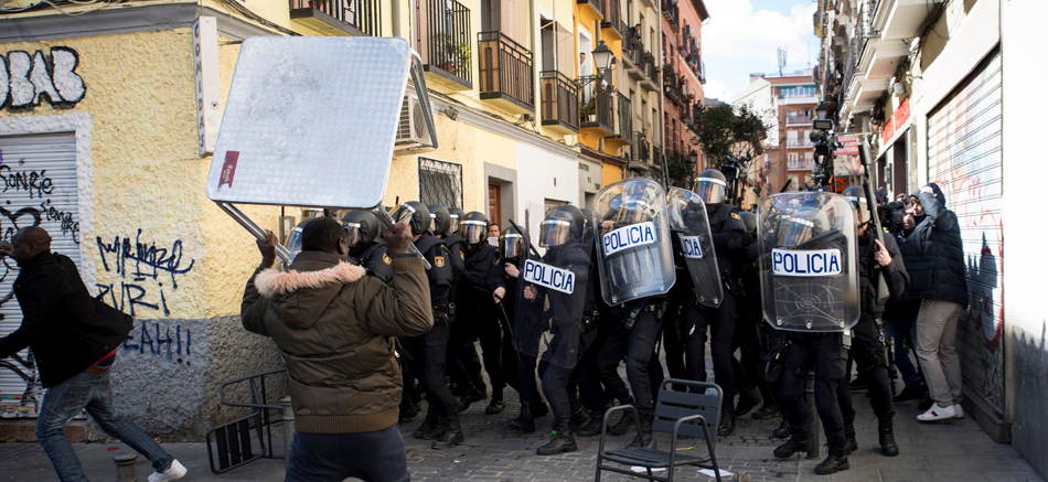 Imagen de los disturbios registrados en la plaza Nelson Mandela del barrio madrileño de Lavapiés el pasado 16 de marzo