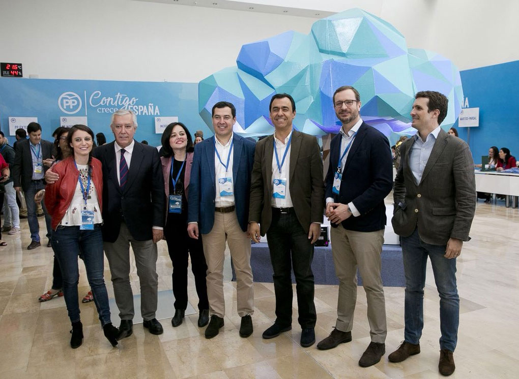 Dirigentes del Partido Popular al inicio de la convención nacional del partido en Sevilla