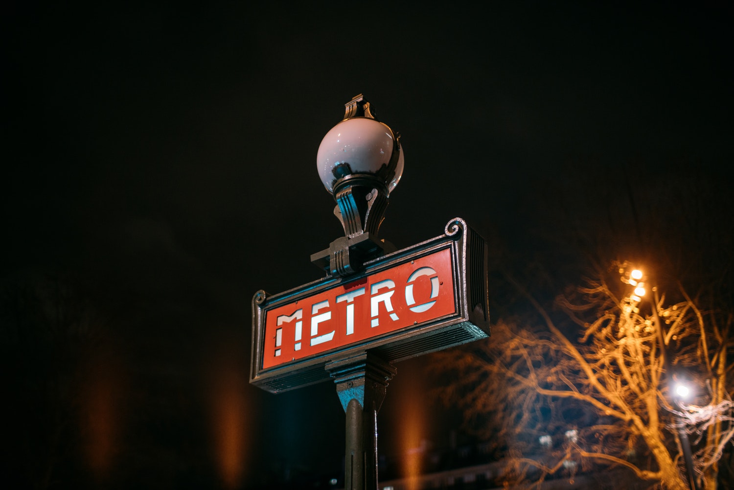 Entrada al metro de París. Foto: Rutger Geleijnse