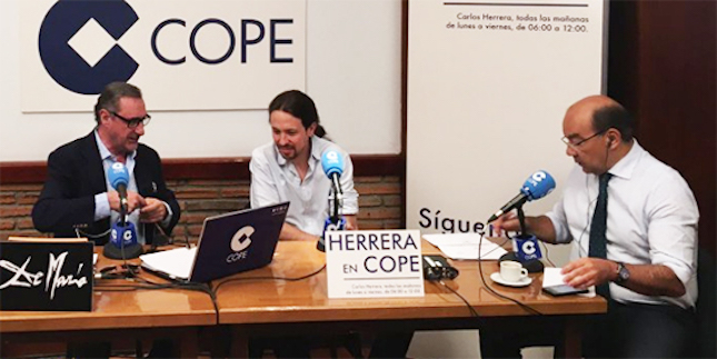 Carlos Herrera junto a Pablo Iglesias y Ángel Expósito. 