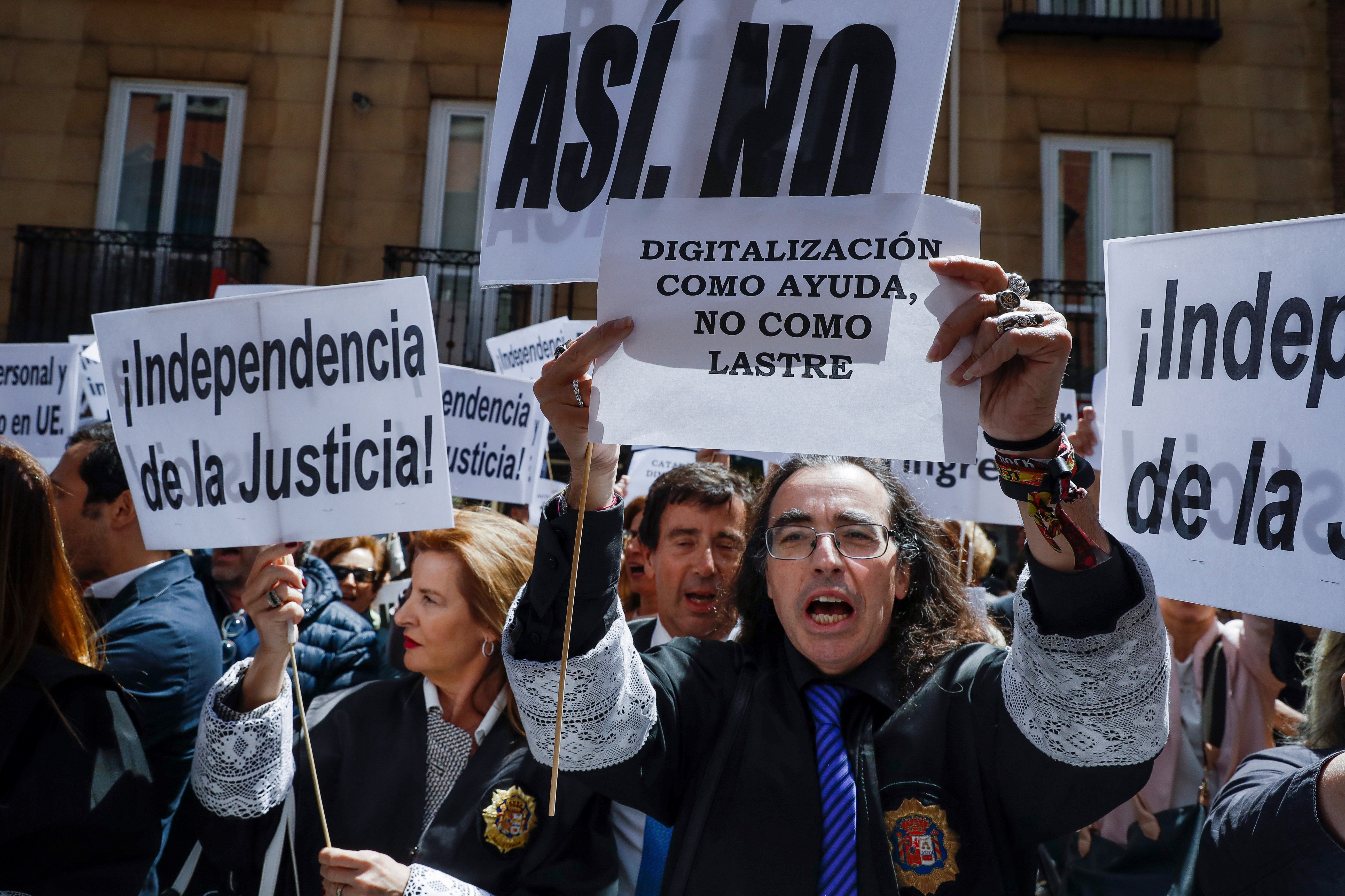 Protesta de jueces y fiscales ante el Ministerio de Justicia