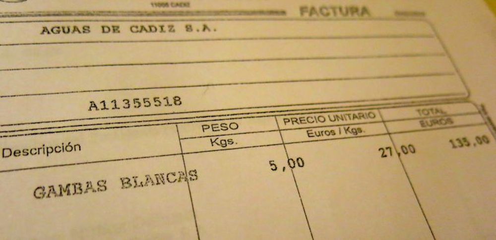 Una de las facturas pagadas por la sociedad municipal Aguas de Cádiz.