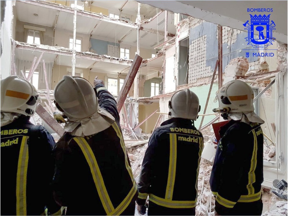 Desescombro y la búsqueda de los obreros desaparecidos tras el derrumbe de un edificio en Madrid