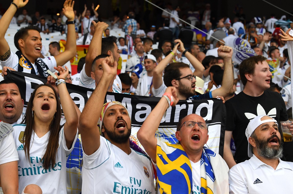 Aficionados del Real Madrid en el Estadio Olímpico de Kiev. 