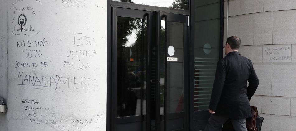 Pintadas contra la sentencia de La Manada en la Audiencia Provincial de Navarra. Imagen archivo