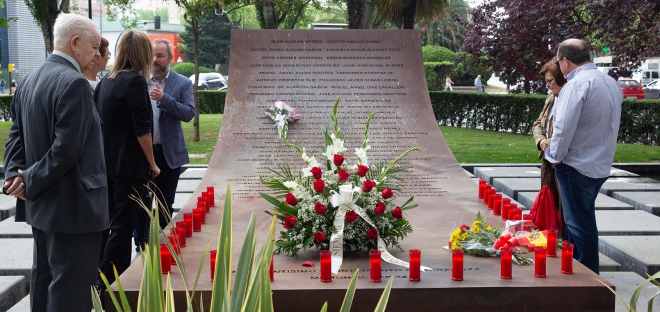 Homenaje a los fallecidos en el accidente del Yak 42