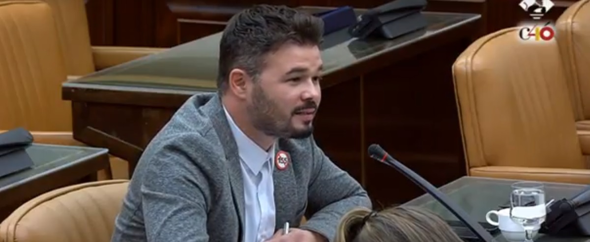El diputado Gabriel Rufián durante la sesión de una comisión en el Congreso de los Diputados