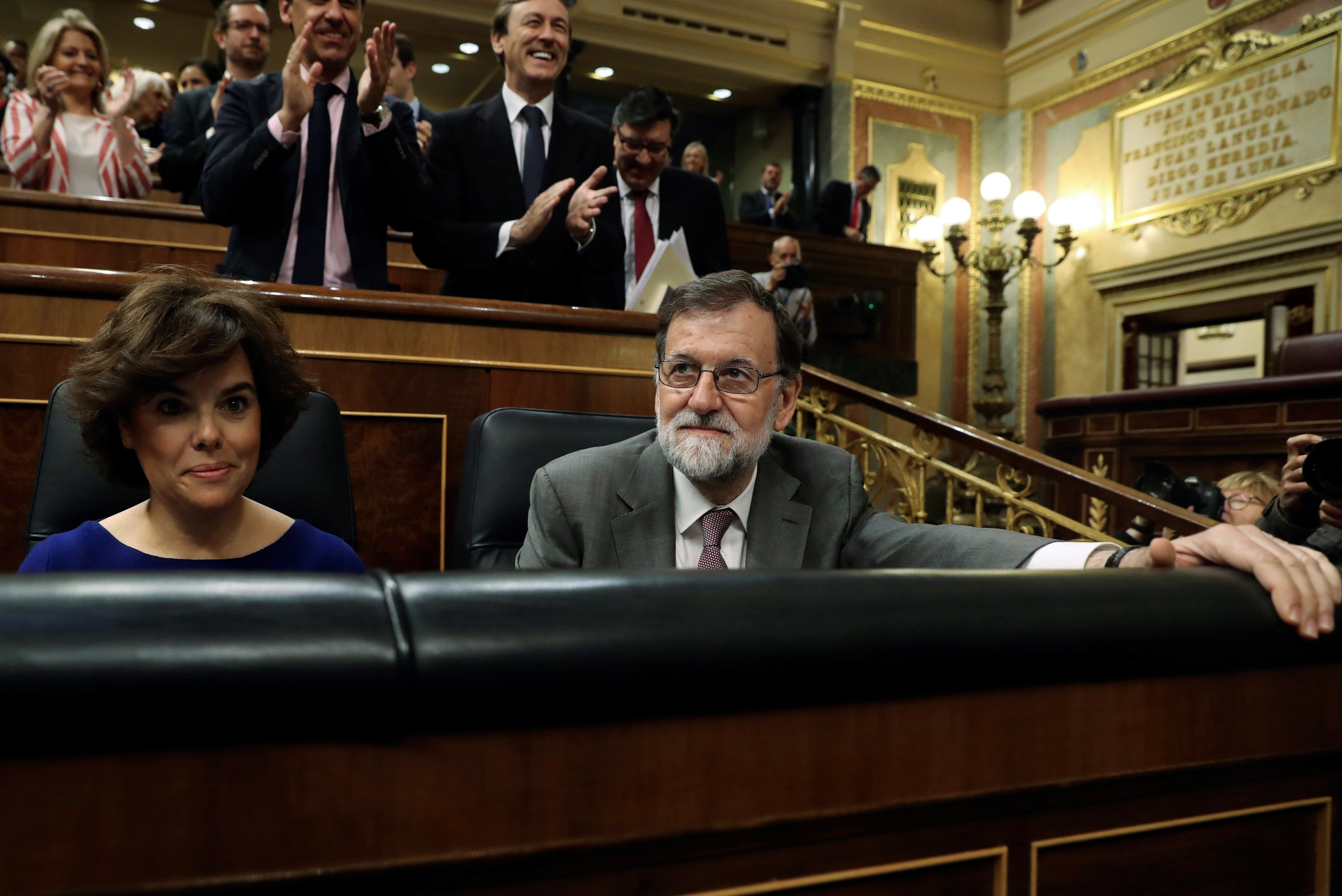 Mariano Rajoy y Soraya Sáenz de Santamaría aún en la bancada del Gobierno en el Congreso