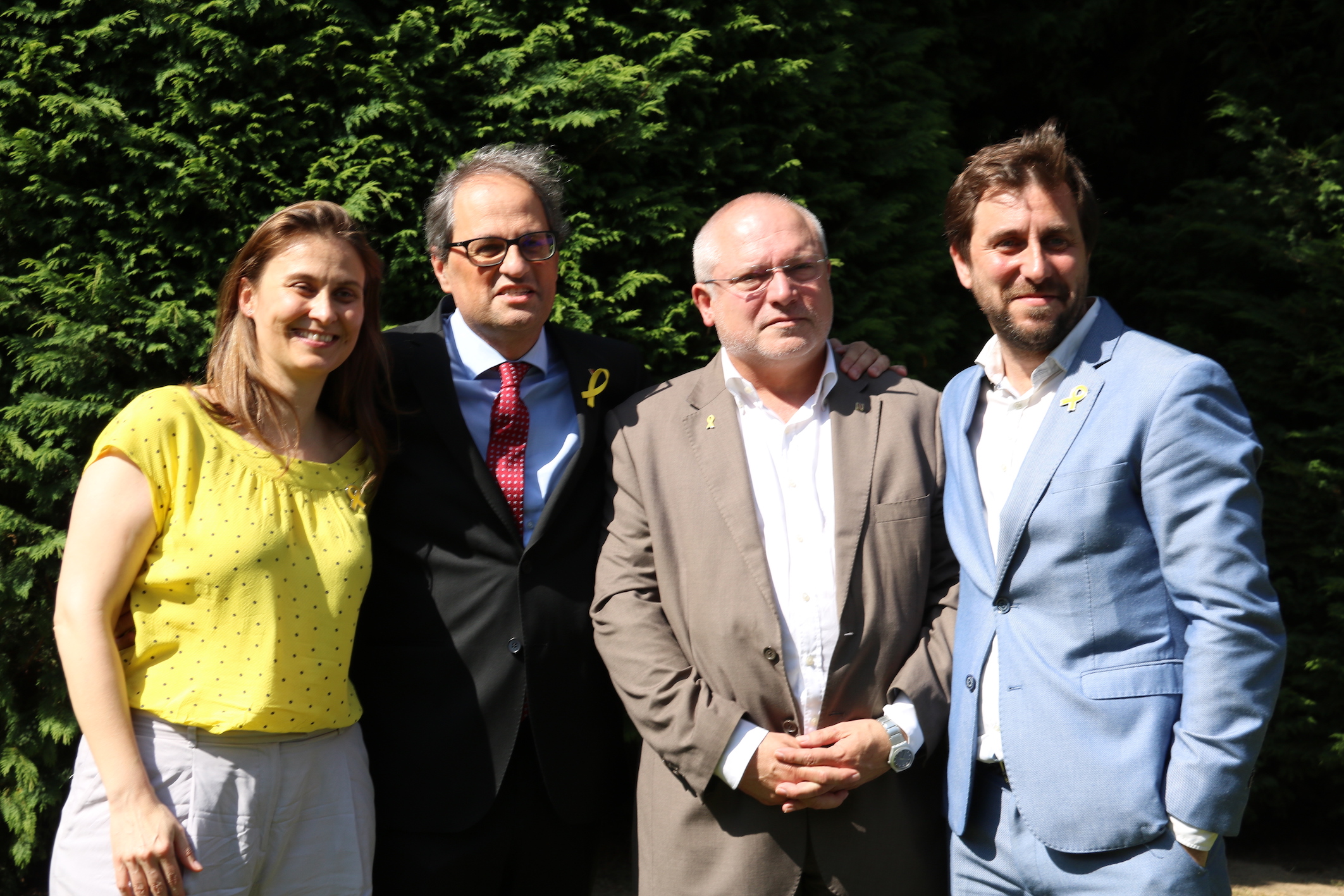 Mertixell Serret, Quim Torra, Lluís Puig y Antoni Comín en Waterloo.