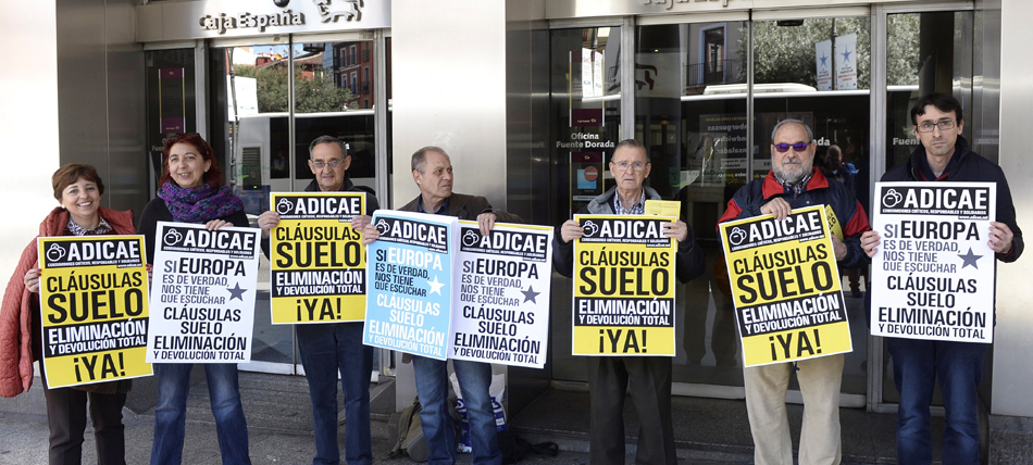 ntegrantes de Adicae durante una manifestación en Valladolid