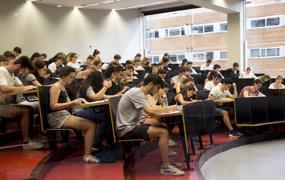 Un grupo de estudiantes durante los exámenes de Selectividad.