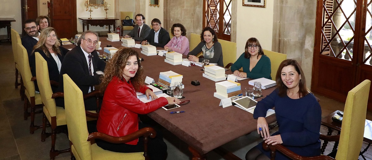 El Govern suscribirá la adhesión del País Valencià y de Navarra a la colaboración en política lingüística