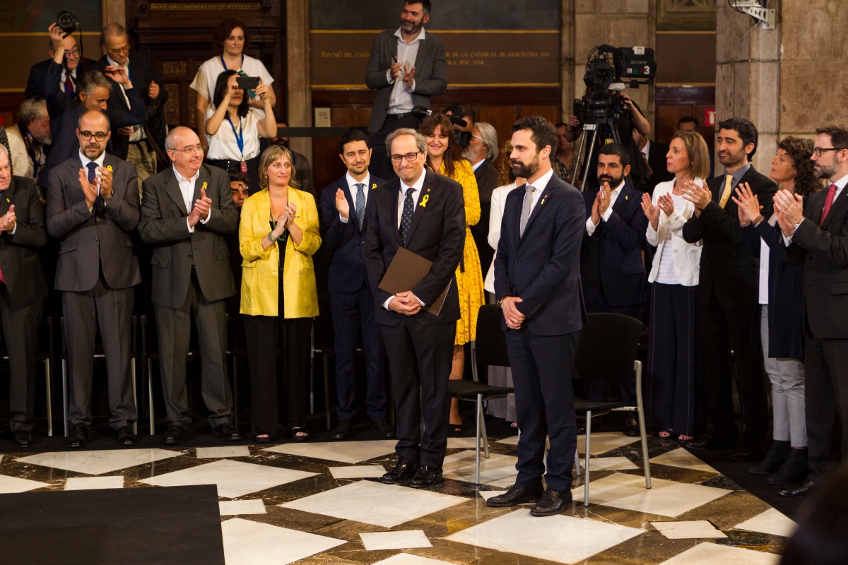 Quim Torra y Roger Torrent son aplaudidos durante la toma de posesión del nuevo Gobierno