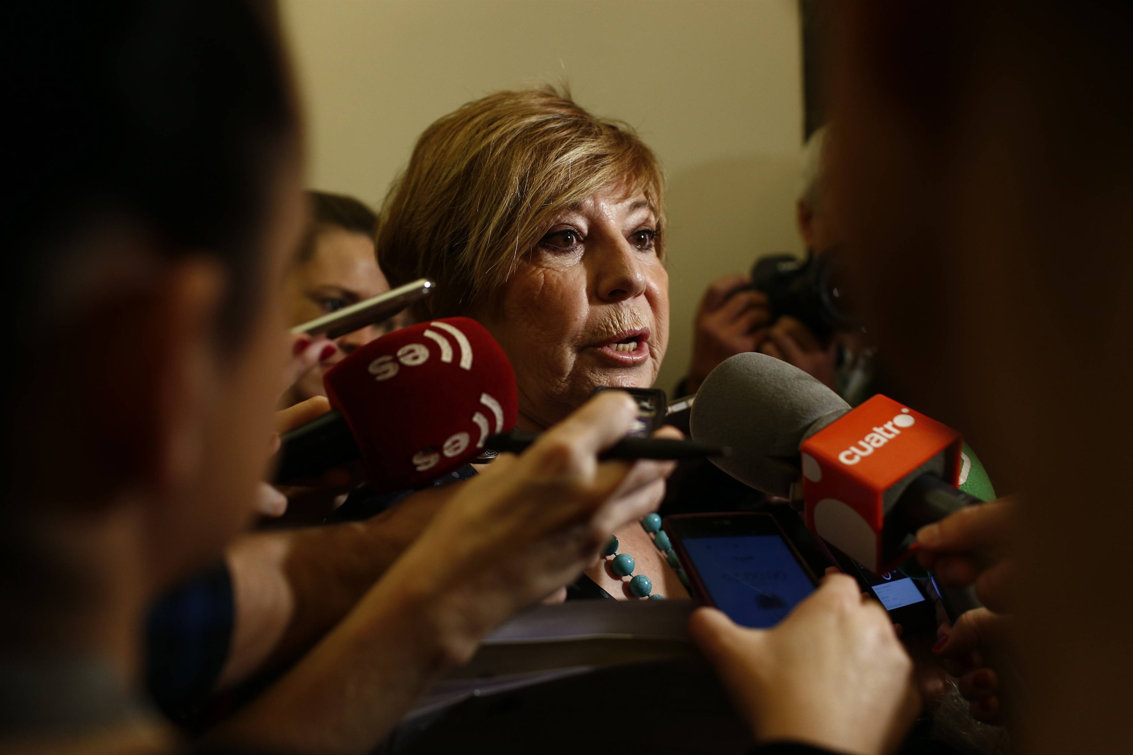 Celia Villalobos atendiendo a los medios en una imagen de archivo