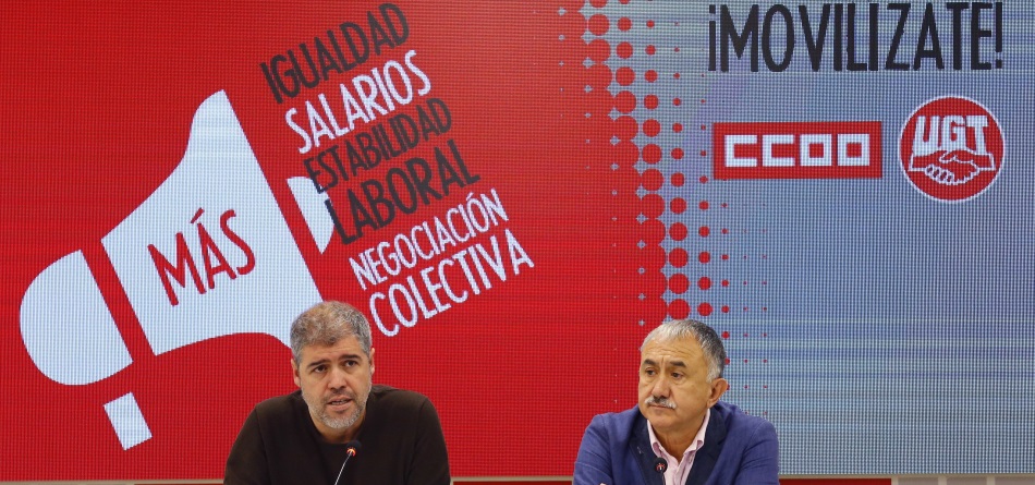 Los secretarios generales de UGT y CCOO, Pepe Álvarez (d) y Unai Sordo (i)